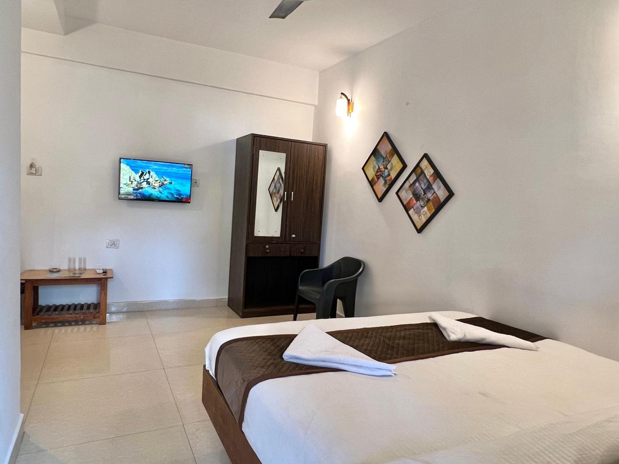 Aura Rooms & Swimming Pool, Калангут Экстерьер фото