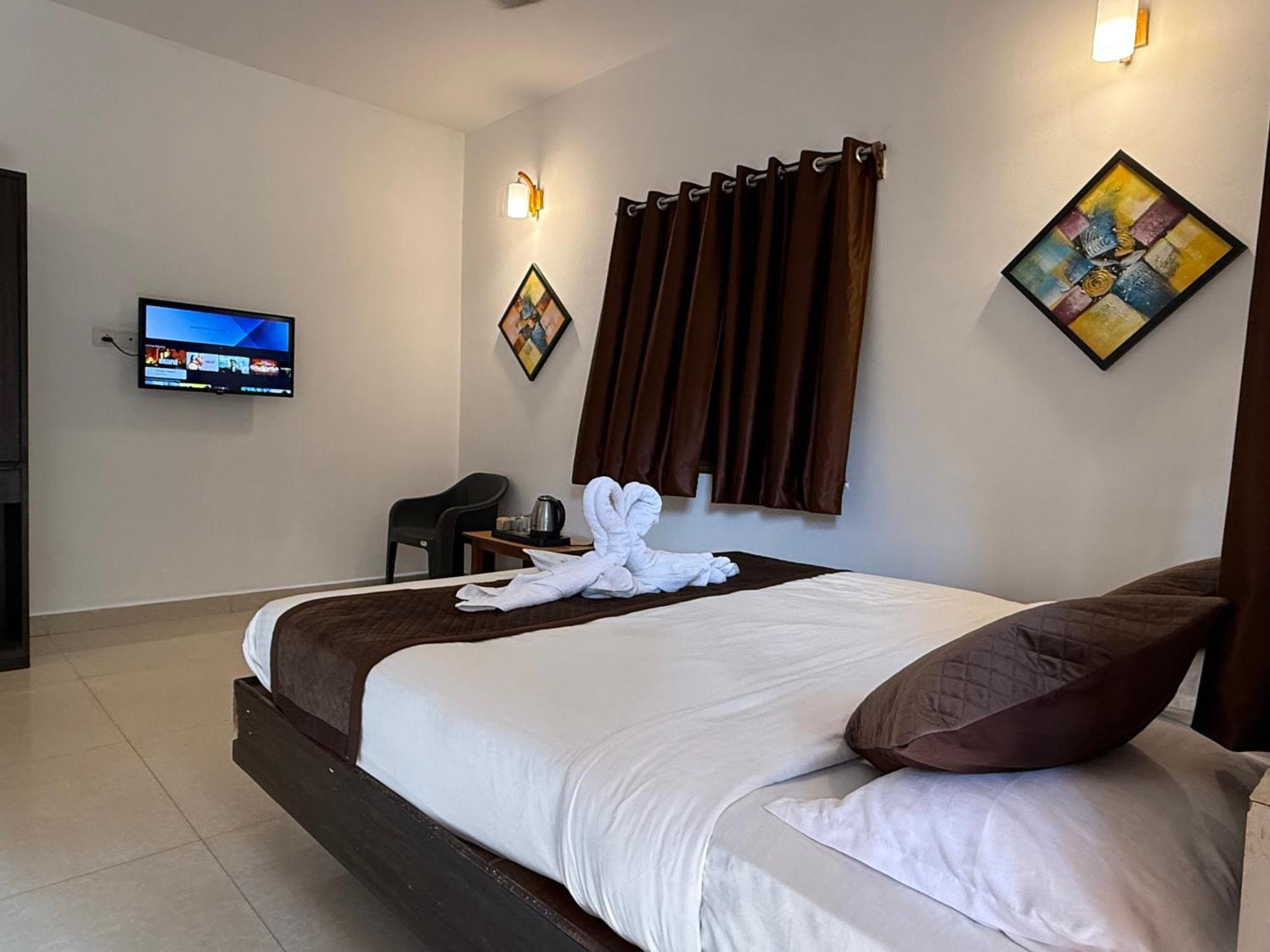 Aura Rooms & Swimming Pool, Калангут Экстерьер фото